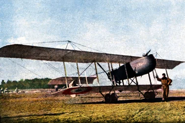 En pilot og en belgisk Farman F.40 nr. 10 (kalt Kodak), som fungerte som et rekognoseringsfly, Verdun, september 1916 (autokrom)